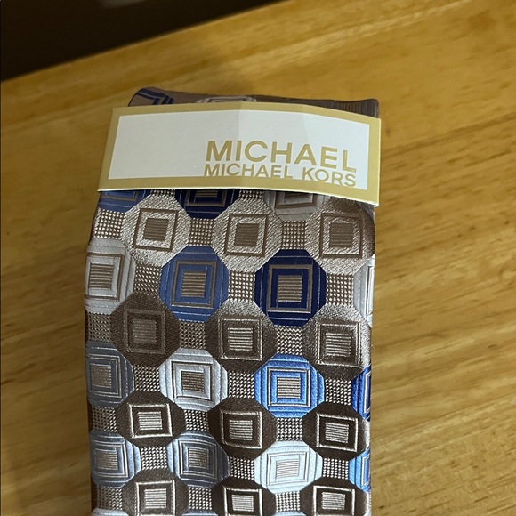 NWT Michael Kors silk tie gold blues & white - Picture 2 of 5